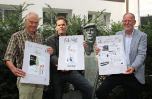 Dr. Hermann Queckenstedt, Marcus Wolf und Reinhard Sliwka präsentierten den Fritz-Wolf-Kalender 2026.