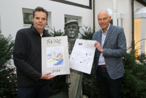 Marcus Wolf (l.) und Dr. Hermann Queckenstedt stellten den neuen Fritz-Wolf-Kalender vor.